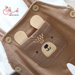 ست شلوار پیشبندی، بلوز و کلاه نوزادی - Image 7