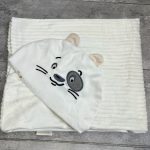 پتو دورپیچ نوزادی کلاهدار مخمل راه راه - Image 8