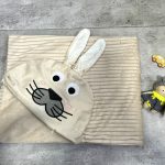 پتو دورپیچ نوزادی کلاهدار مخمل راه راه - Image 9