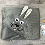 پتو دورپیچ نوزادی کلاهدار مخمل راه راه - Image 10